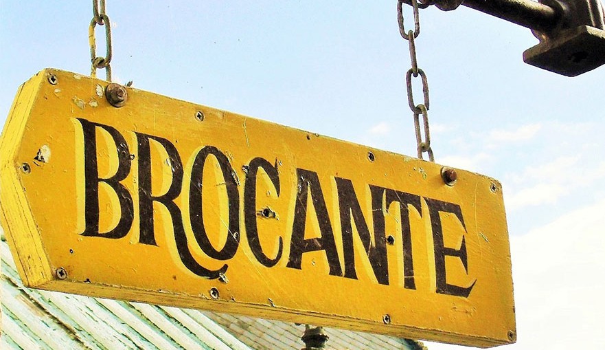 brocante-flea-market-normandy-france-881×509
